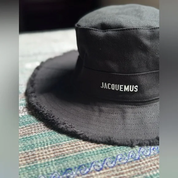 JACQUEMUS Black Les Classiques 'The Artichaut' Bucket Hat - Picture 1 of 6